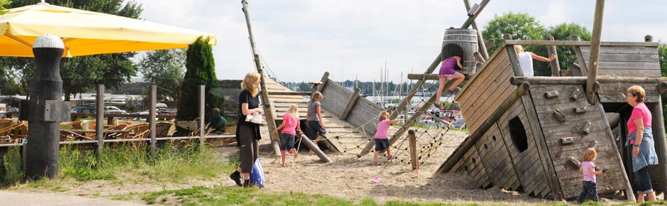 Piratenschip bij het restaurant
